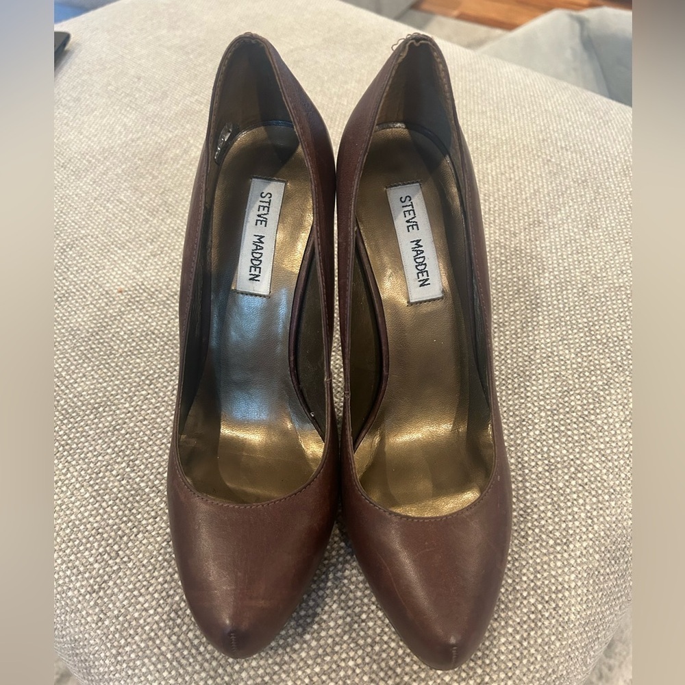 Steve Madden Brown 4 1/2 inch High heel good condition worn a few times - Picture 2 of 4